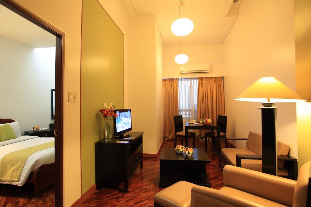 The Malayan Plaza Hotel Pasig City Extérieur photo