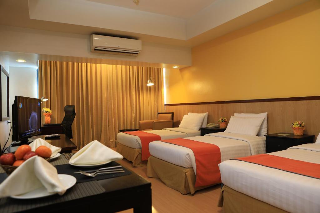 The Malayan Plaza Hotel Pasig City Extérieur photo