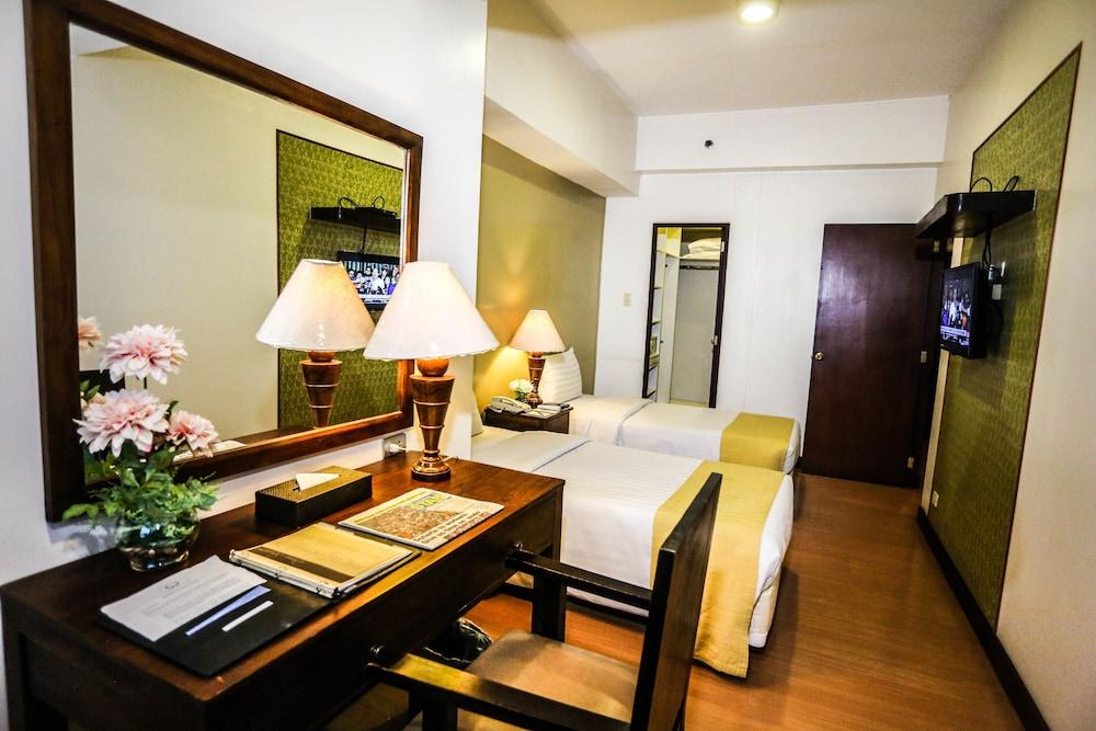 The Malayan Plaza Hotel Pasig City Extérieur photo