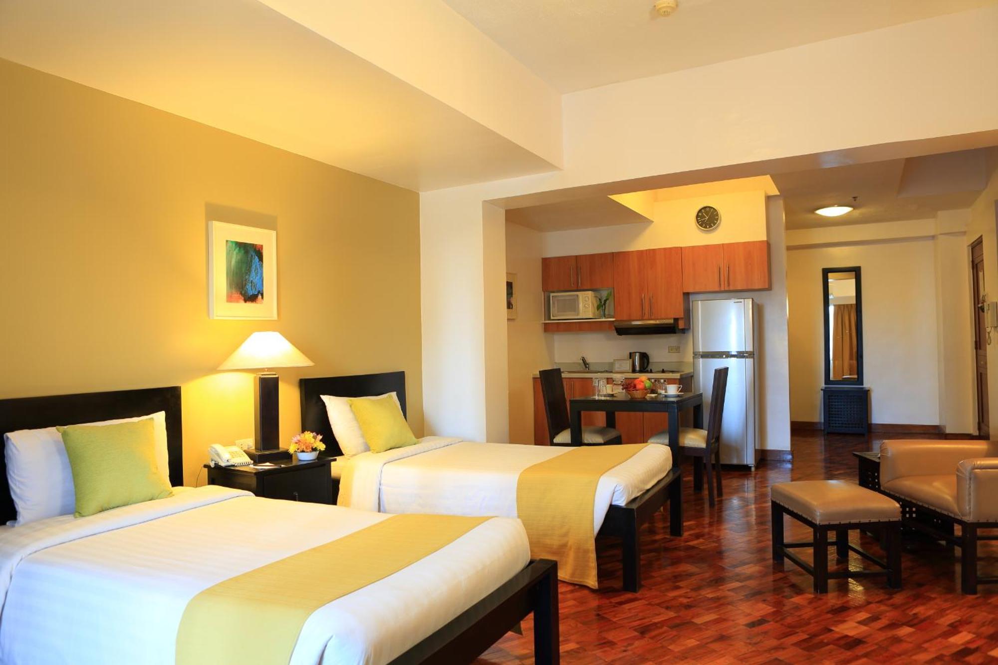 The Malayan Plaza Hotel Pasig City Extérieur photo