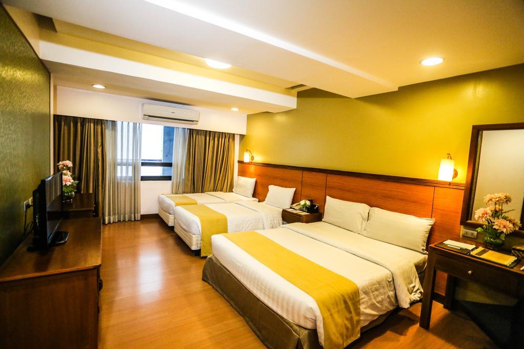 The Malayan Plaza Hotel Pasig City Extérieur photo