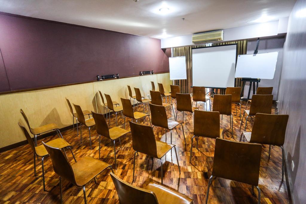 The Malayan Plaza Hotel Pasig City Extérieur photo