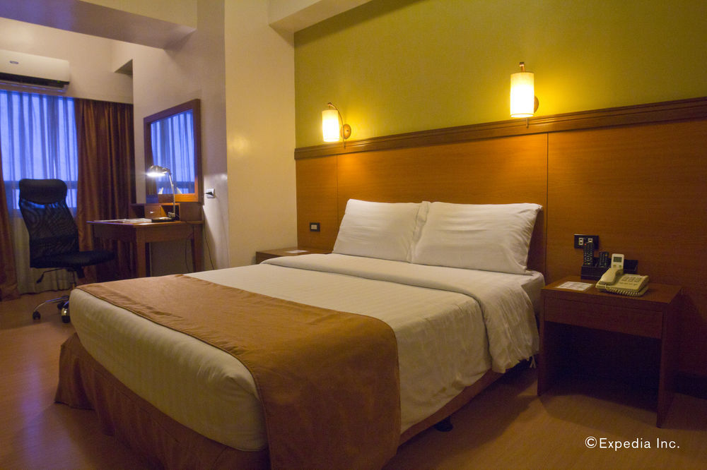 The Malayan Plaza Hotel Pasig City Extérieur photo