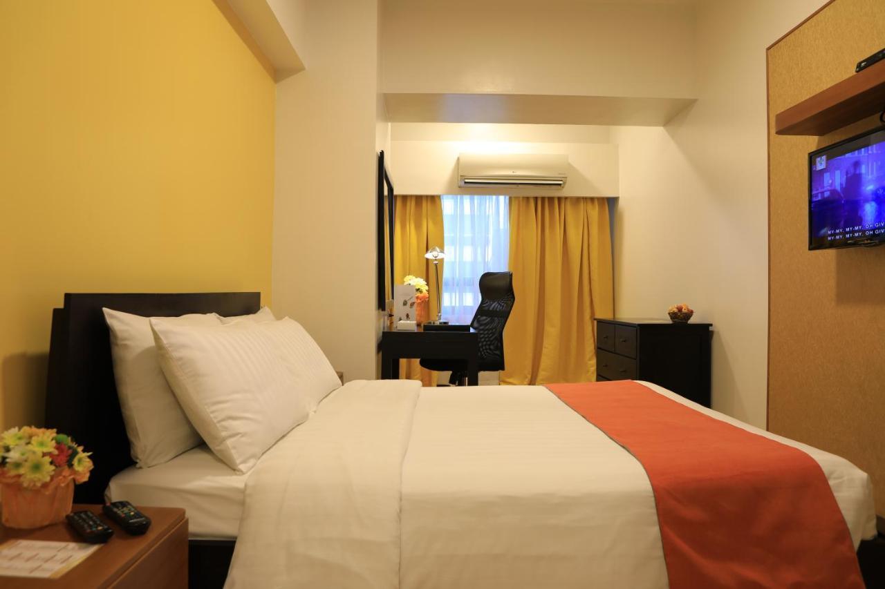 The Malayan Plaza Hotel Pasig City Extérieur photo