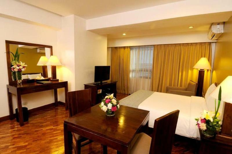 The Malayan Plaza Hotel Pasig City Extérieur photo