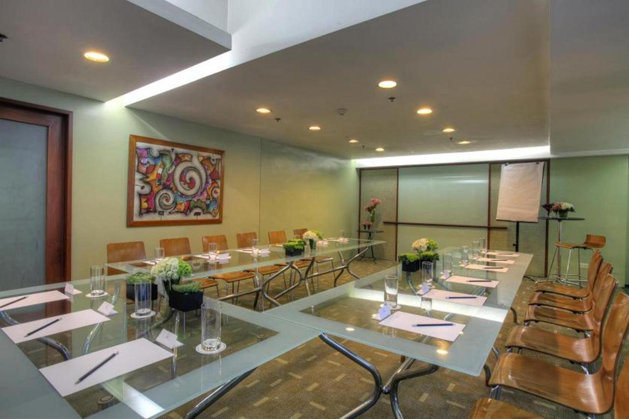 The Malayan Plaza Hotel Pasig City Extérieur photo